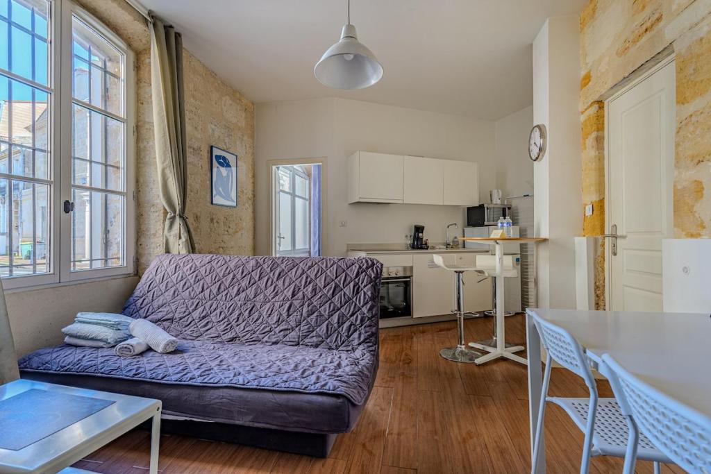 Saint Seurin - Fondaudege Apartment | Marceau - T2 avec 1 Chambre 1 Salle de Bain et 1 Canapé Lit