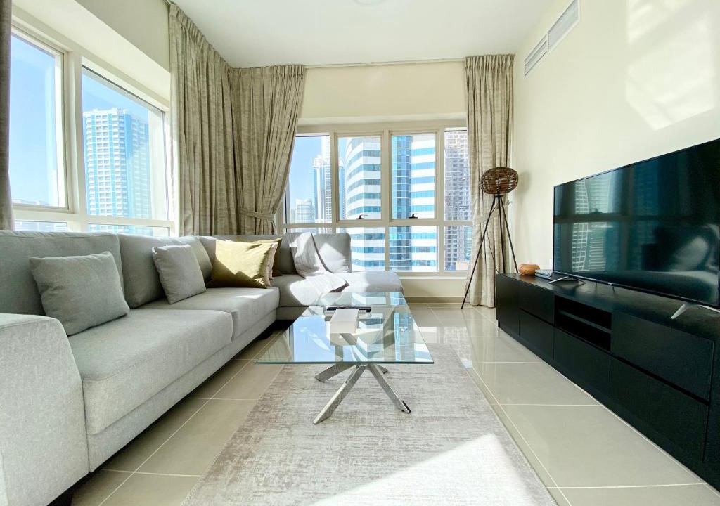 Jumeirah Lake Towers Apartment | Marco Polo - Charming & Vibrant Apartment in JLT