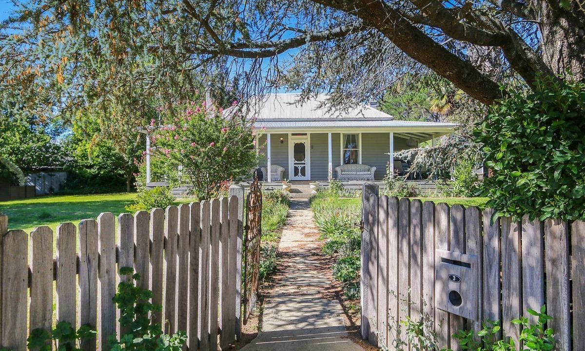 Beechworth House | Marianna's Lakeside Cottage