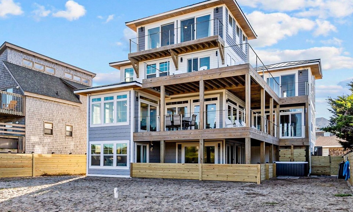 Ocean Isle Estates House | Marianne's: Luxury Oceanfront, Private Pool and Hot Tub