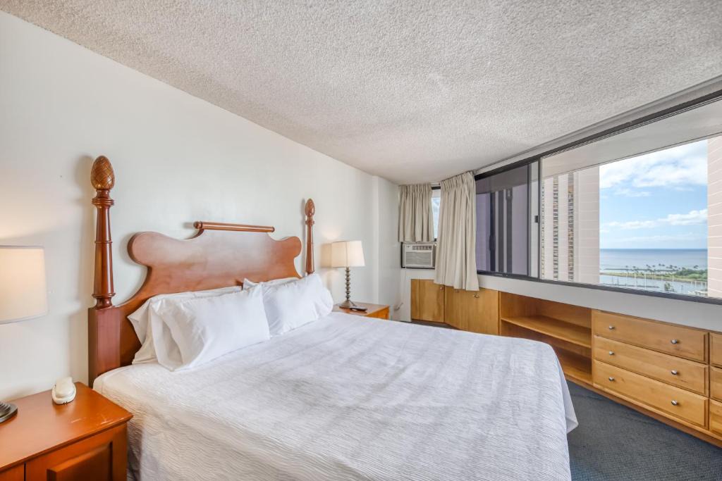 Waikiki Hotel | Marina Tower 2302
