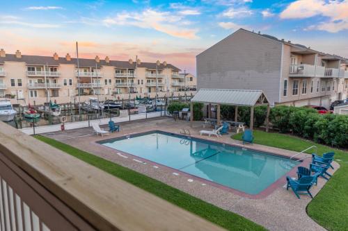 El Lago Apartment | Mariners Village Tranquil Condo