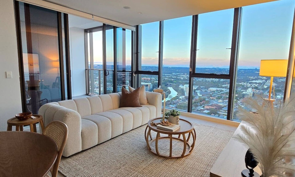 Harris Park Apartment | Marion St Eats | Pool and City View