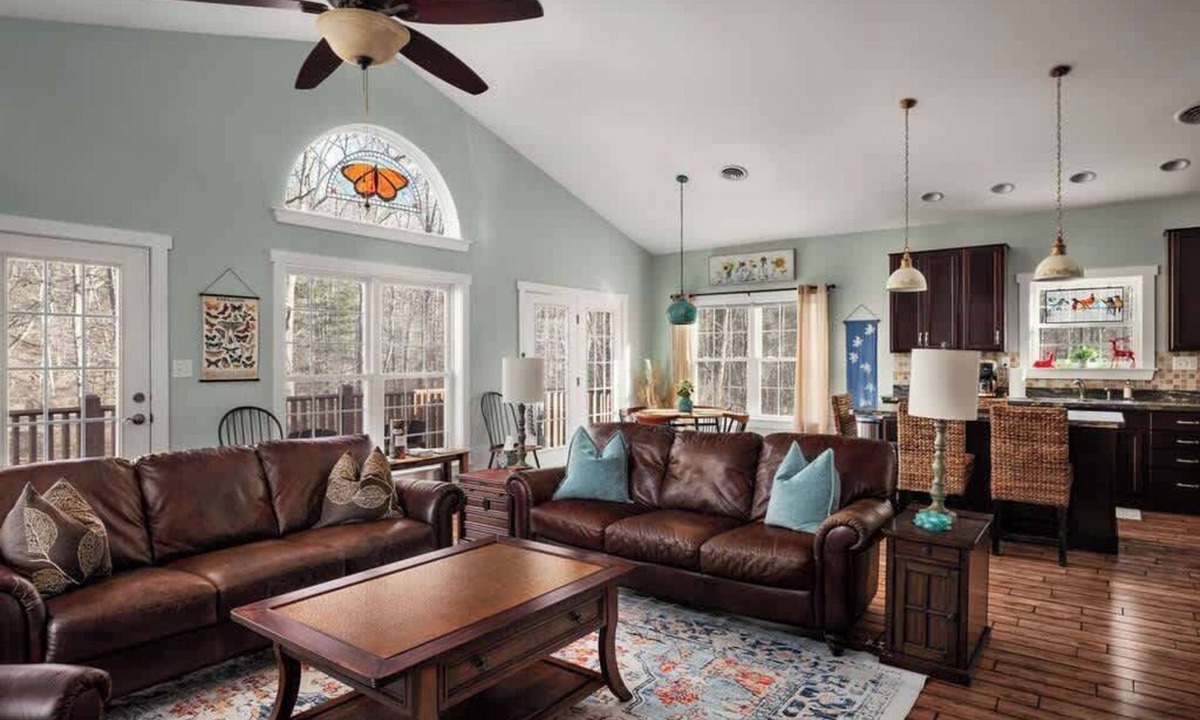 Berkeley Springs House | Mariposa Cottage · Hot Tub, Fire Pit & Creek Views