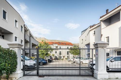 Strozanac Apartment | Marisol