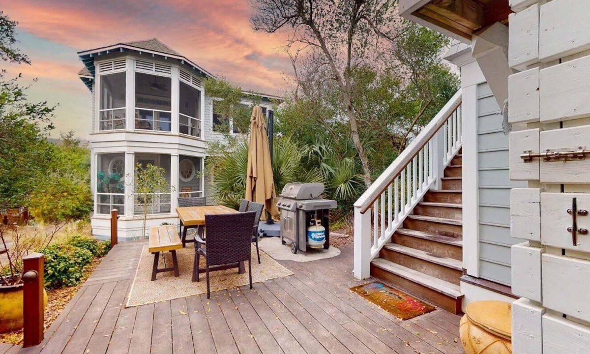 Cape Fear Station House | Maritime Forest retreat close to East Beach!