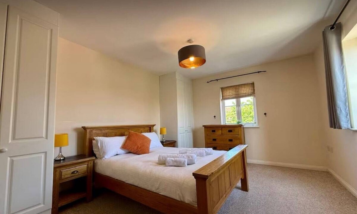 Hook House | Marlow Town-House Contractors & Families Welcome