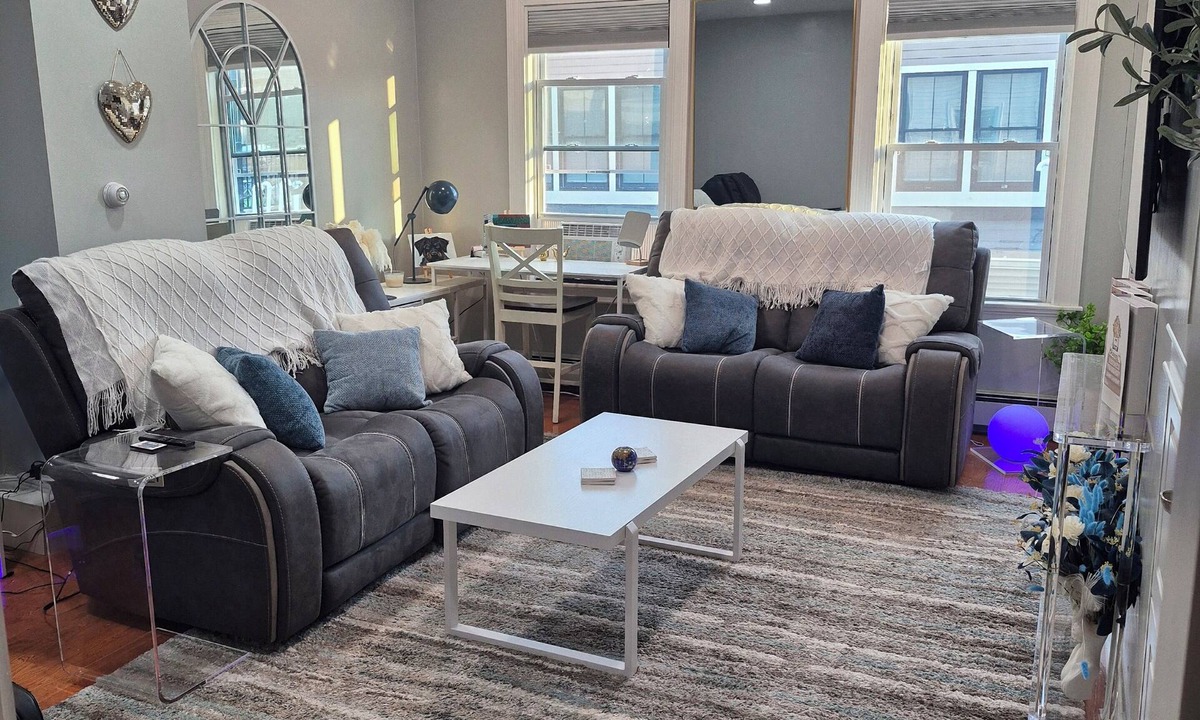 Fort Point Condo | Marvelous 2-bedroom condo in South Boston with Private Parking
