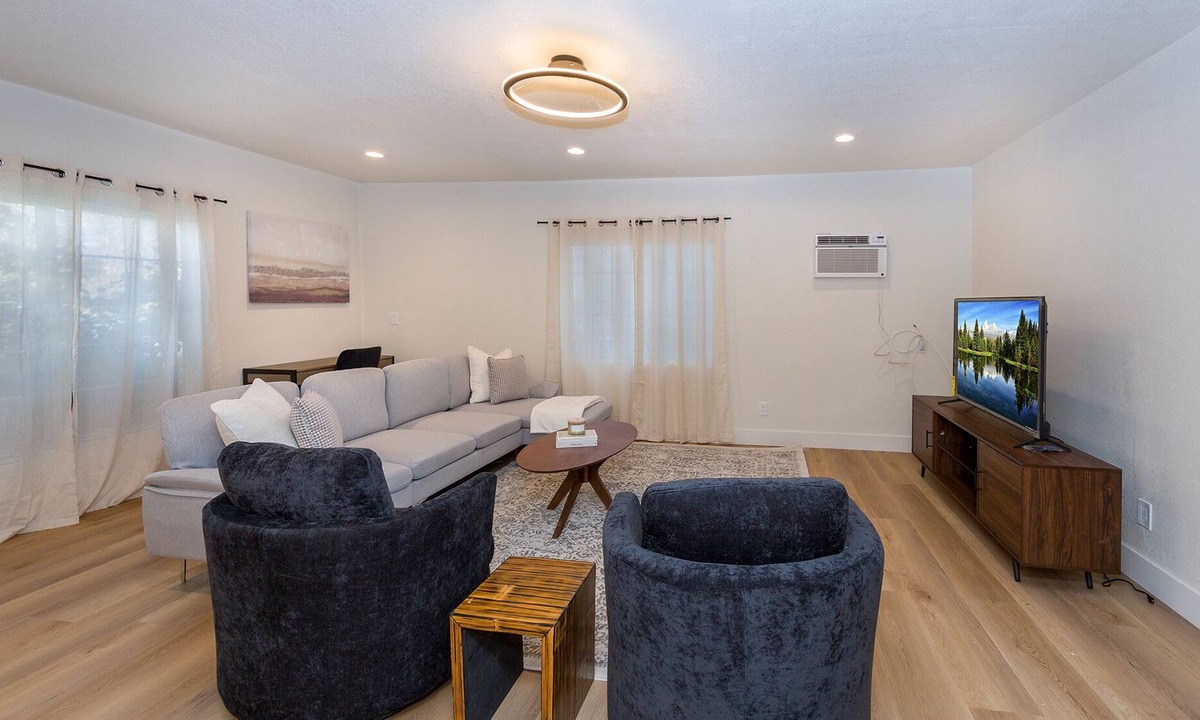 Pico - Robertson House | Marvelous 3-bedroom Condo in Beverly Hills