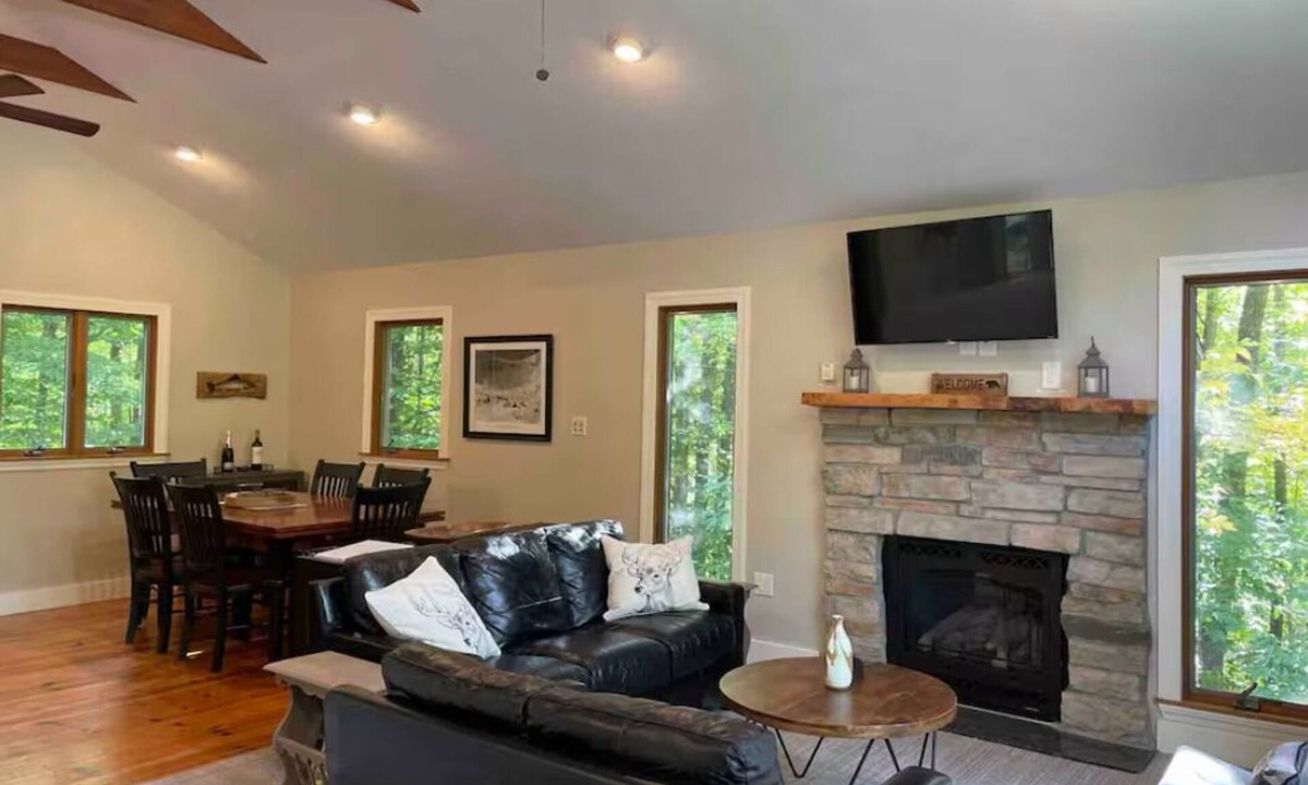 Intervale Ski Chalet | Marvelous 3-bedroom chalet in charming Bartlett for your getaway