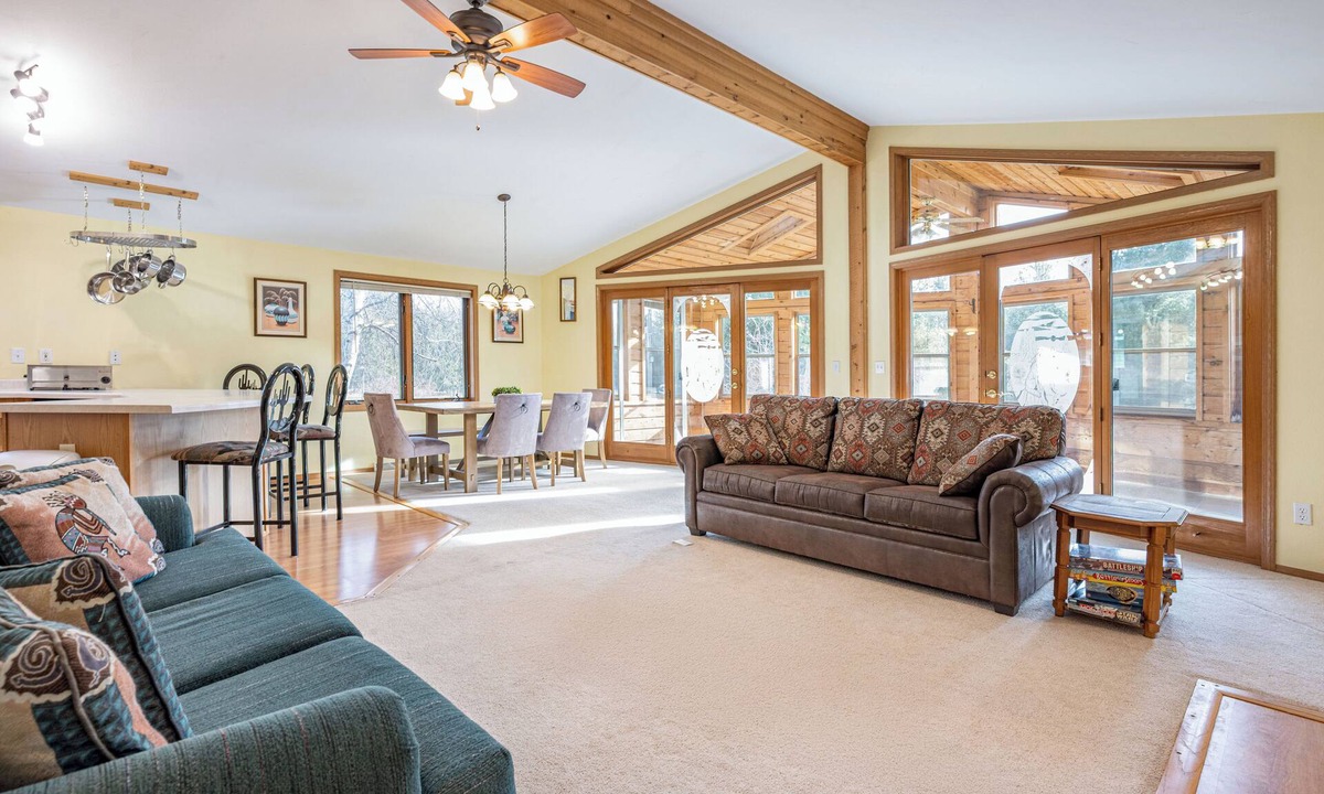 Wisconsin Dells House | Marvelous 4-bedroom house with 5 Acres of Land 5 Minutes from Downtown Dells
