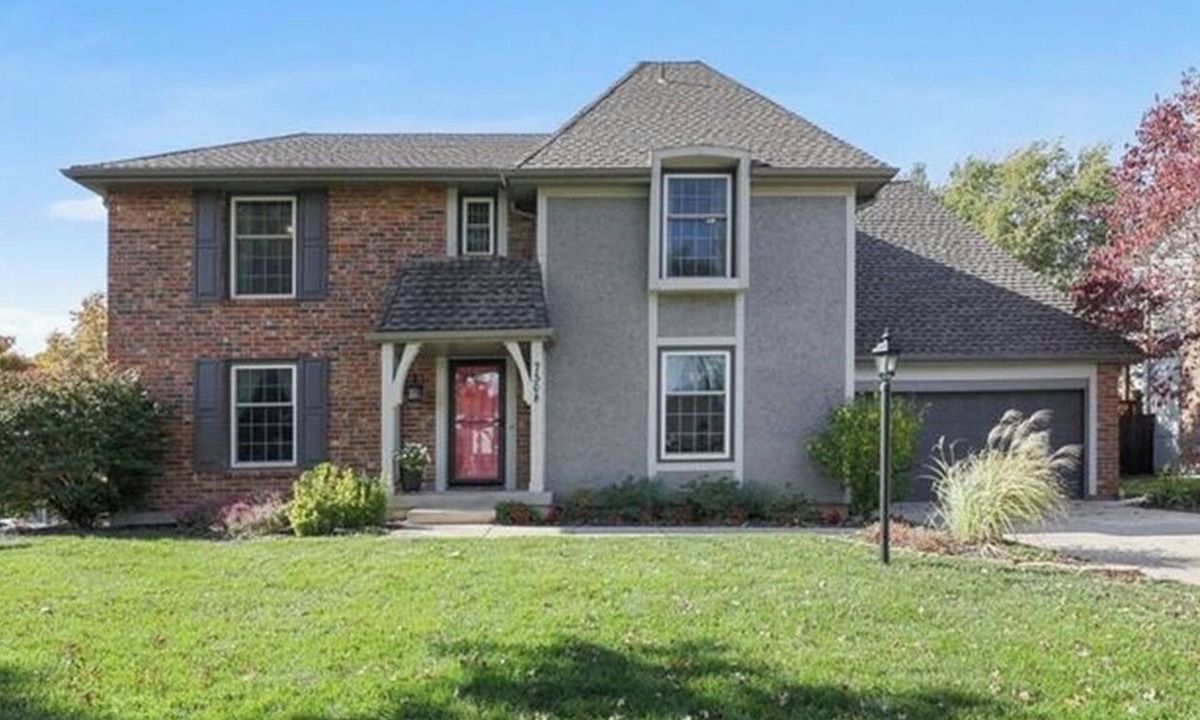 Lenexa House | Marvelous 4-bedroom house with Pool in lovely Lenexa World Cup Ready