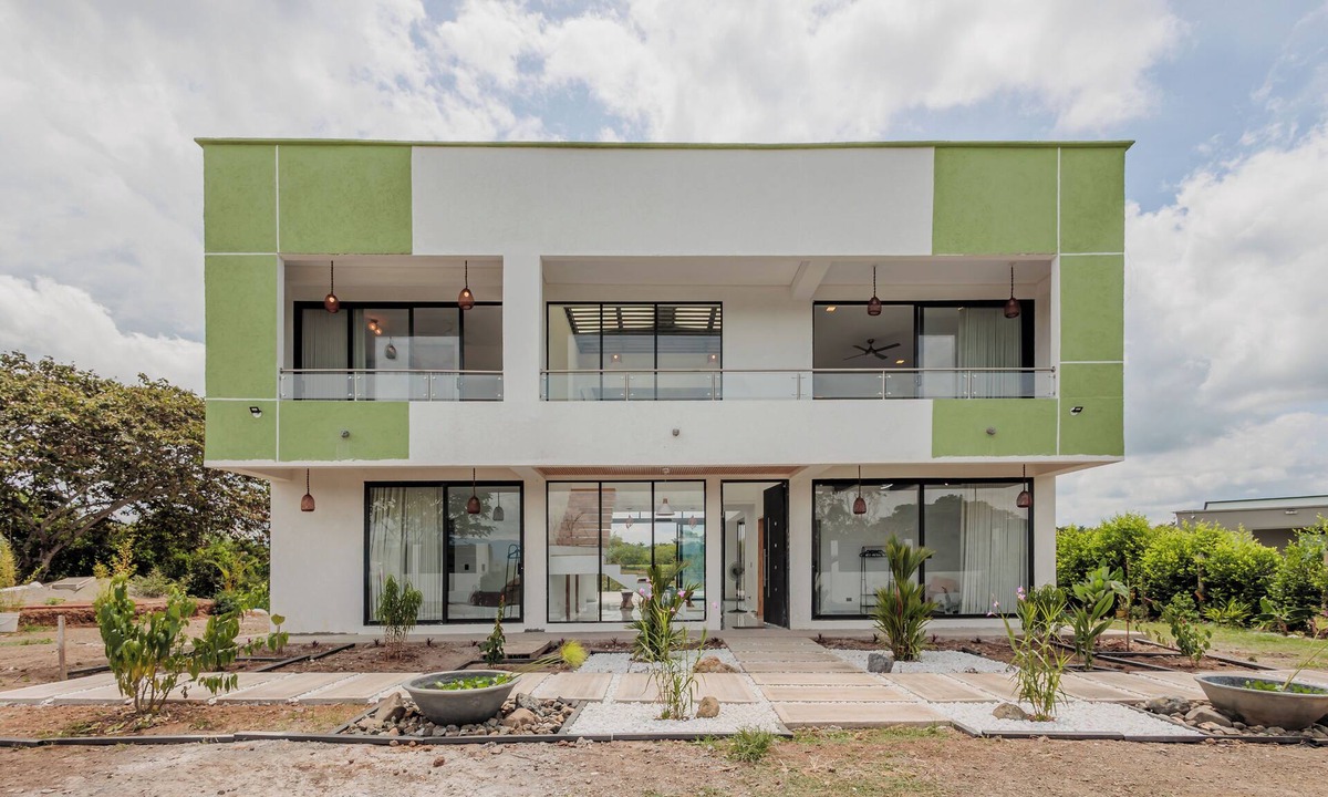 Pereira Villa | Marvelous 5-bedroom Villa in Cerritos, Pereira