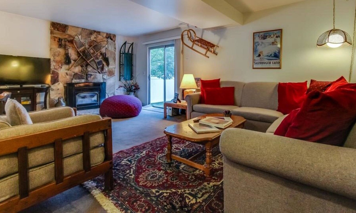 Cottonwood Heights House | Marvelous Cottonwood 2 bedroom 2 bath Fully Furnished 2 car gar. Short Term