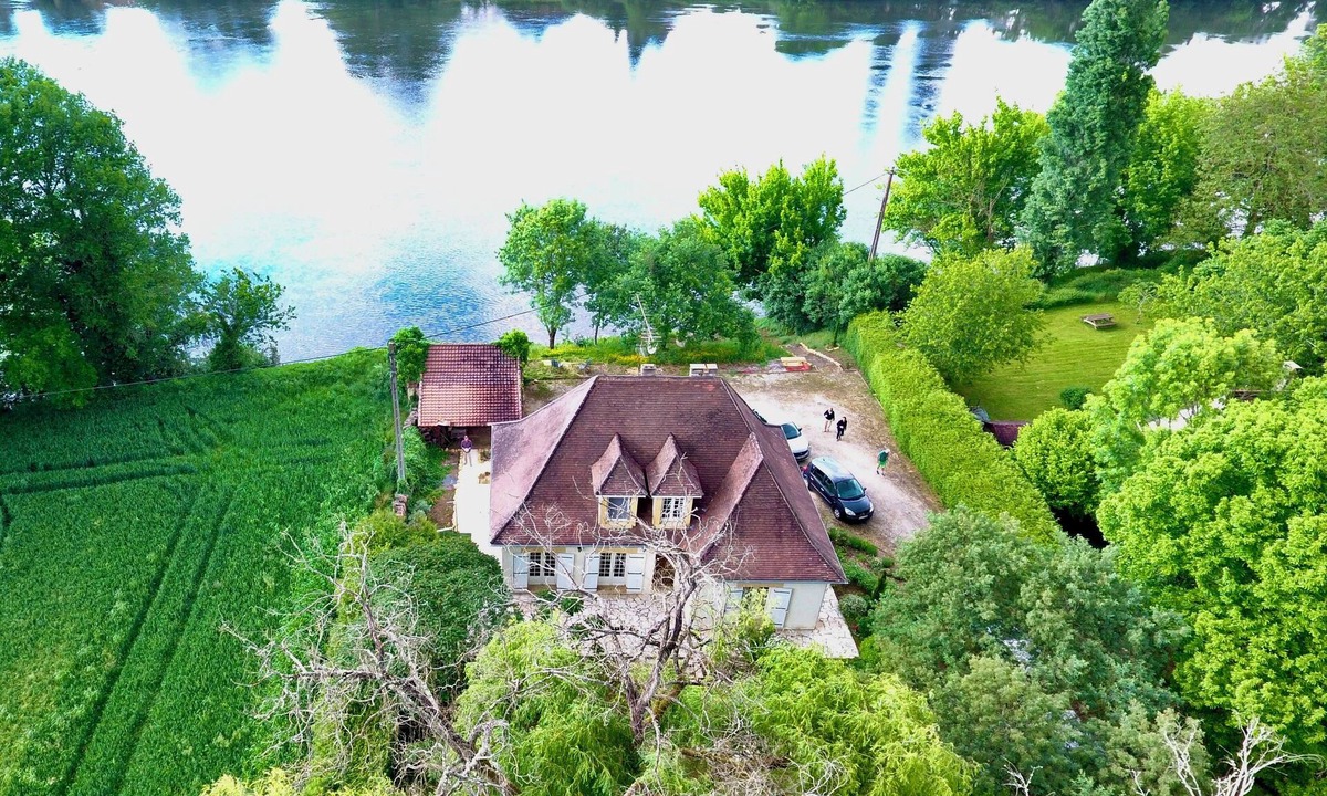 Badefols-sur-Dordogne Villa | Marvelous riverside oasis 4-bedroom villa area of historic significance Dordogne