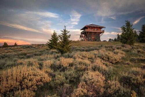 Virginia City House | Marvelous Tower Rental in Ennis, Montana - Fantastic Family Glamping Vacation Spot near Virginia City