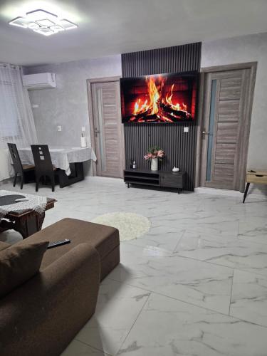 Craiova Apartment | Mary Magnolia