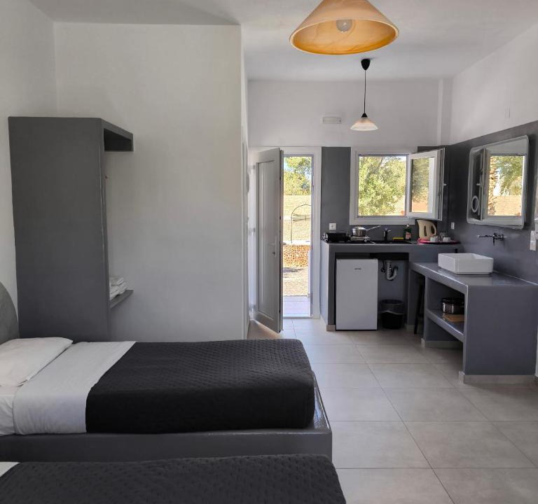 Perivolos Apartment | Mary Rooms