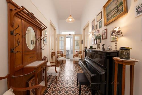 Agios Nikolaos Town House | Marys Central Beachside Mansion