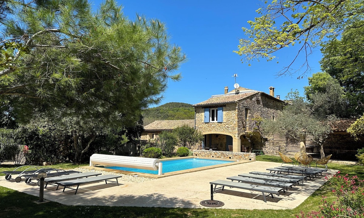 Saint Michel d'Euzet House | Mas 18 persons, in the middle of vineyards, large fenced garden, private swimming pool