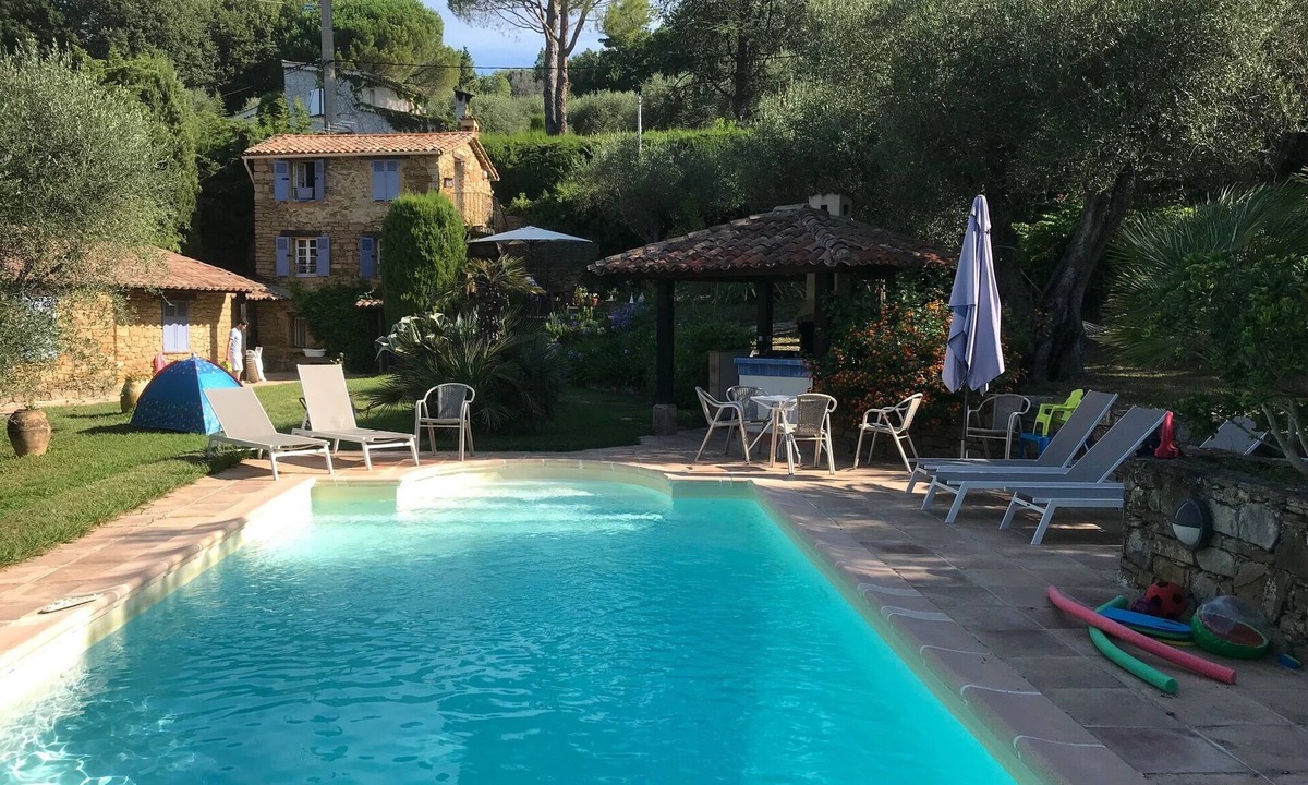 Contes House | Mas Avec Piscine Privée. Cadre Idyllique. Grand Jardin. 30 Minutes de Nice