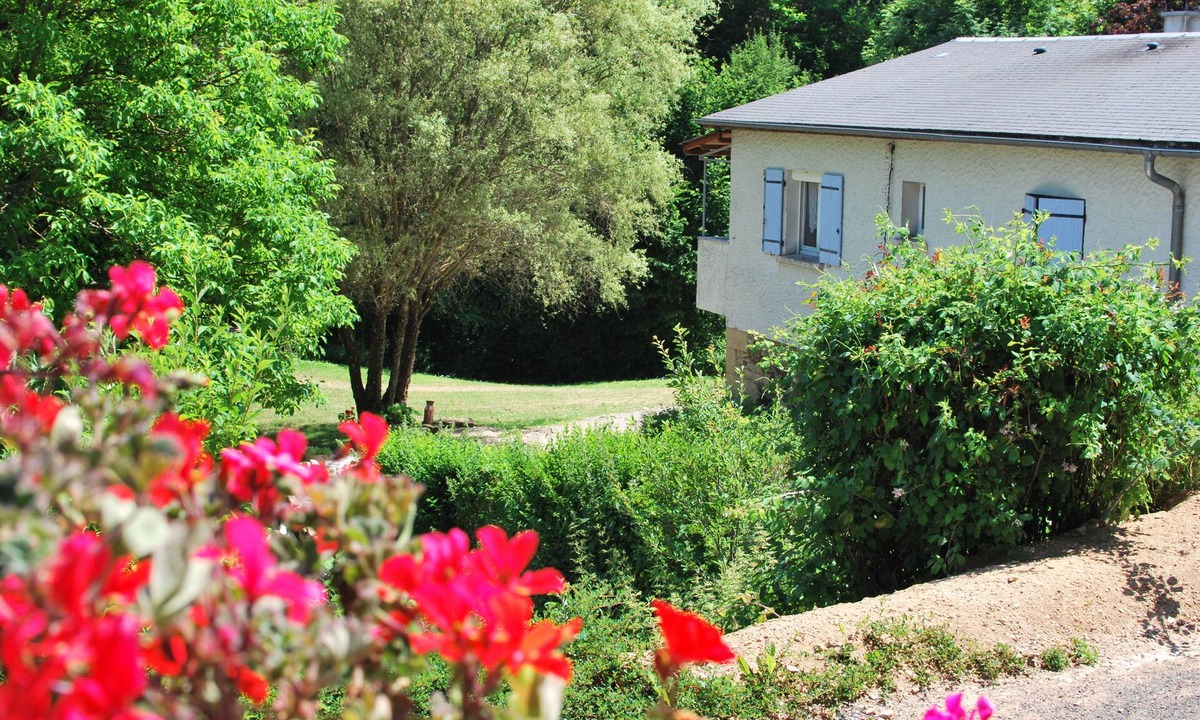 Sainte-Eulalie-d'Olt Cottage | MAS DE BARTHE COTTAGE: IN THE HEART OF THE COUNTRYSIDE BY A STREAM *
