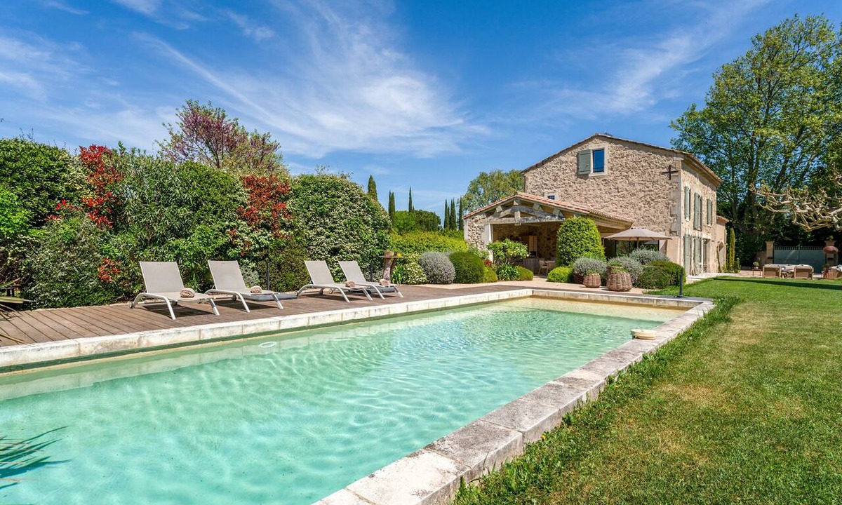 Verquieres Villa | Mas de la Source – Prestigious Provençal Retreat with Heated Pool, Landscaped Garden, A/C