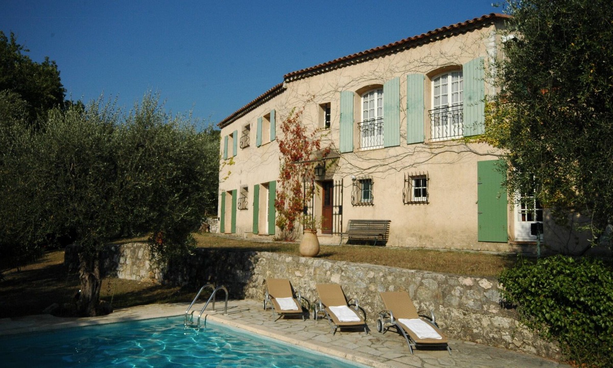 Chateauneuf-Grasse Villa | Mas des Corneilles, large house in private secluded garden with pool and many olive trees