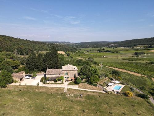Cornillon Bed & Breakfast | Mas Les Escourtades Chambres d'hôtes