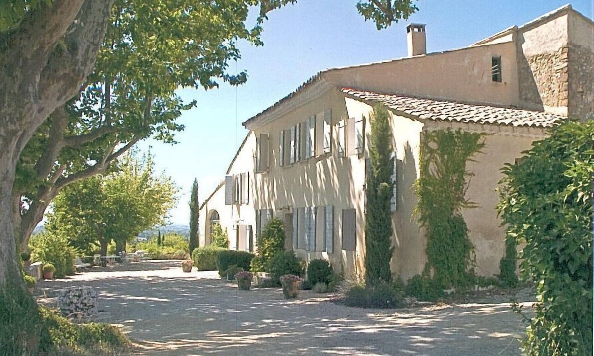 Aubignan House | Mas Provencal, quiet and very spacious with private pool and large garden.,
