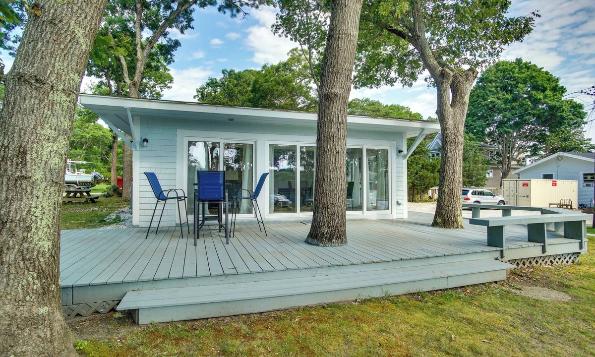 Seconsett Island Cottage | Mashpee Cottage w/Deck: Walk to Beach