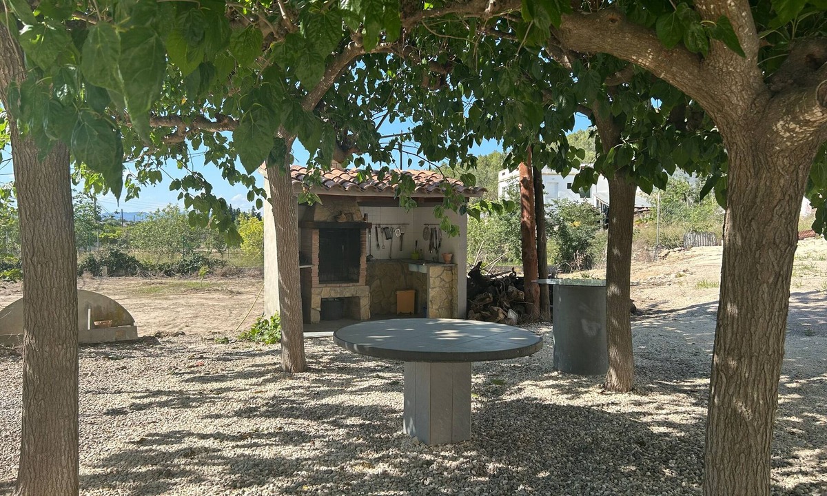 Tortosa House | Masia Bernat: Antigua Masía en la Naturaleza Para Grupos