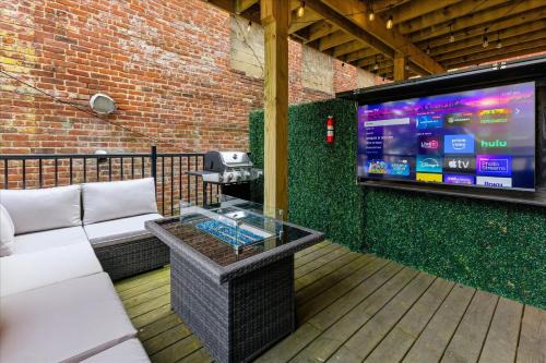 Lockerbie Square Apartment | Mass Ave Double Unit with Patio and Free Parking