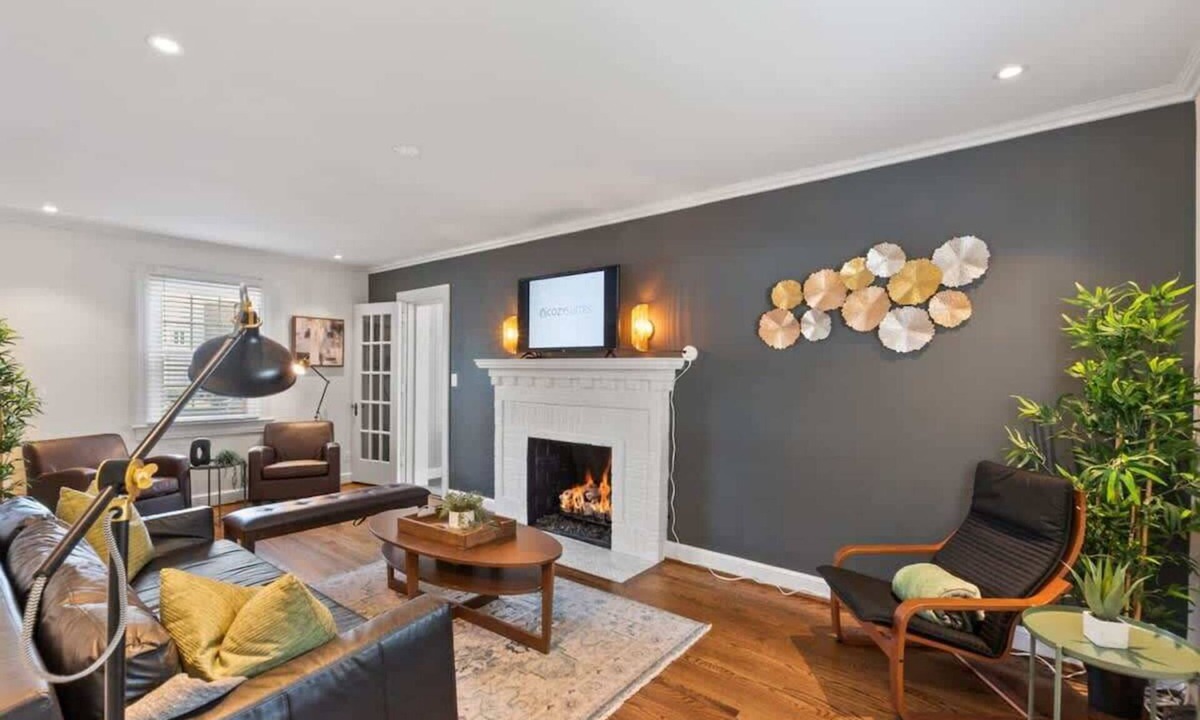 Del Ray House | Massive 5BR Historic CozySuites House