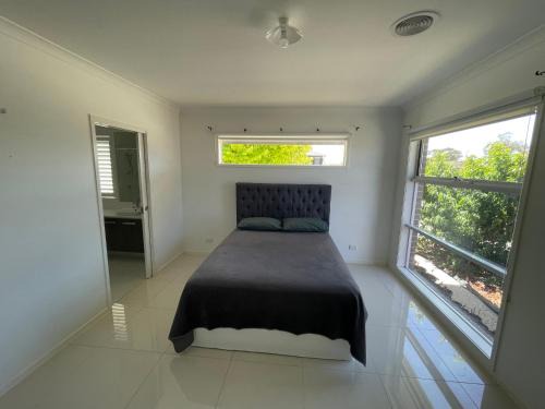 Mount Duneed House | Master's bedroom in Mount Duneed