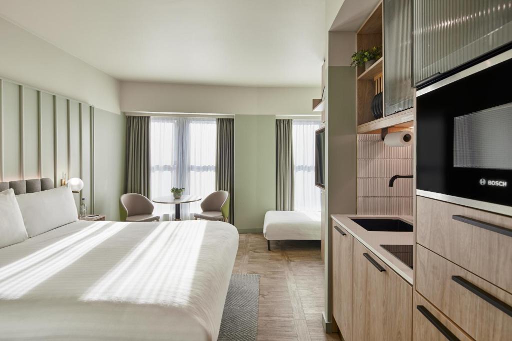 Castle Baynard Apartment | master St. Paul's