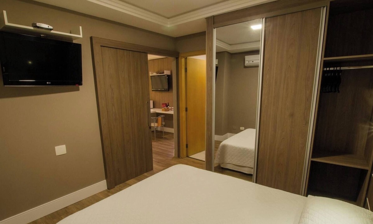 Civic Center Hotel | Master Suite w/Enough Space For a Group