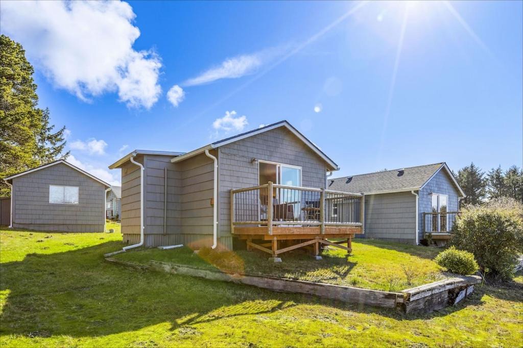 Grayland House | Mastodon Cottage