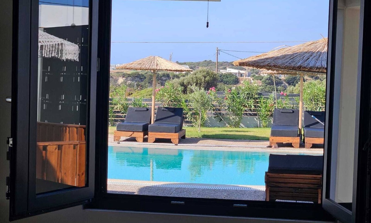 South Rhodes House | Mat Suites