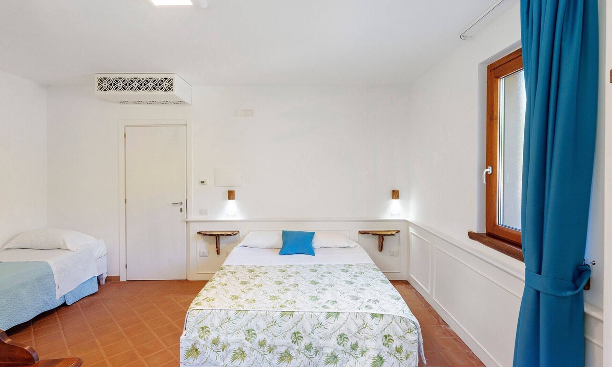 Serramezzana Apartment | 'Materazzi' Room with Mountain View, Wi-Fi and Air Conditioning