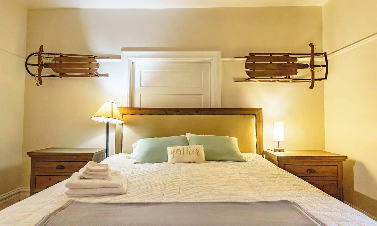 Bloomfield Apartment | Mathilda Street Trio - The Lodge with King Bed