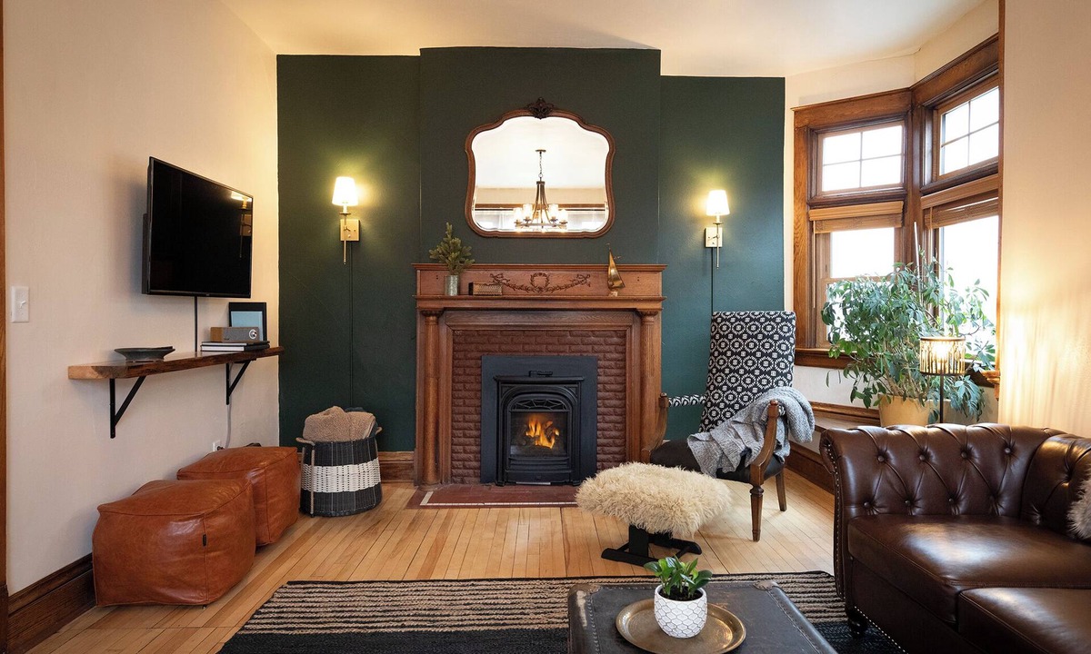 Endion House | Matilda - Stunning, 3-bed, vintage home in Duluth!