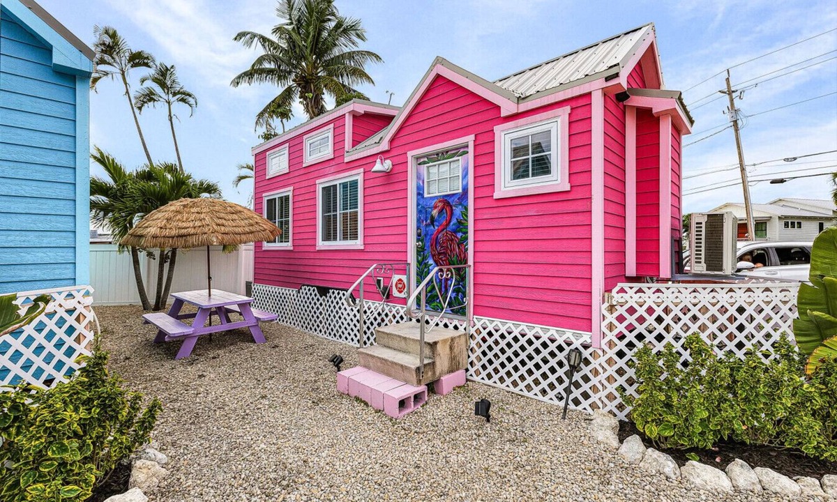 Matlacha House | Matlacha Tiny Village - Flamingo