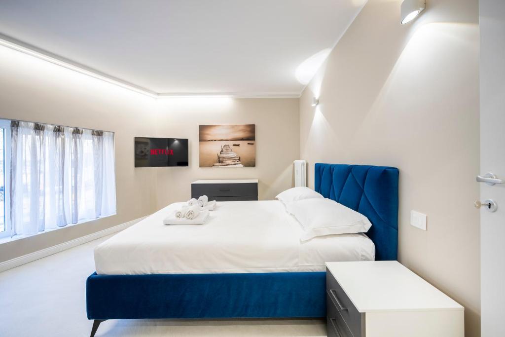 Santissima Annunziata Apartment | Matteotti Central Luxury - Elegant & Bright Florence Stay