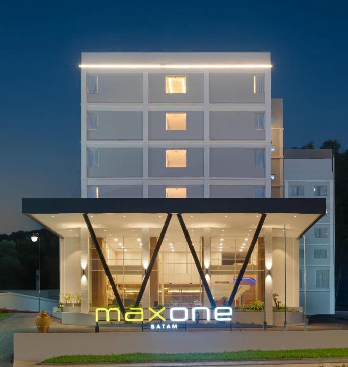 Lubuk Baja Hotel | MAXONE Batam