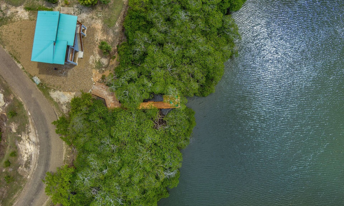 Cocoplum House | Maya Beach: Two Bedroom Lagoon View Apartment