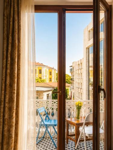 Pera Apartment | Mayata Gallery