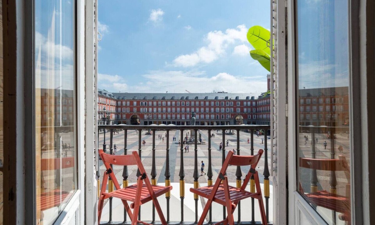Palacio Apartment | MAYOR SQUARE by MONARO*