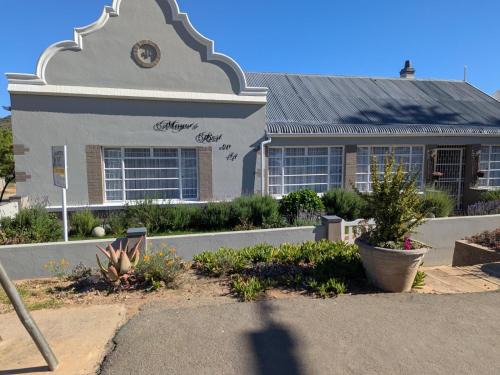 Uniondale House | Mayors Rest on 44