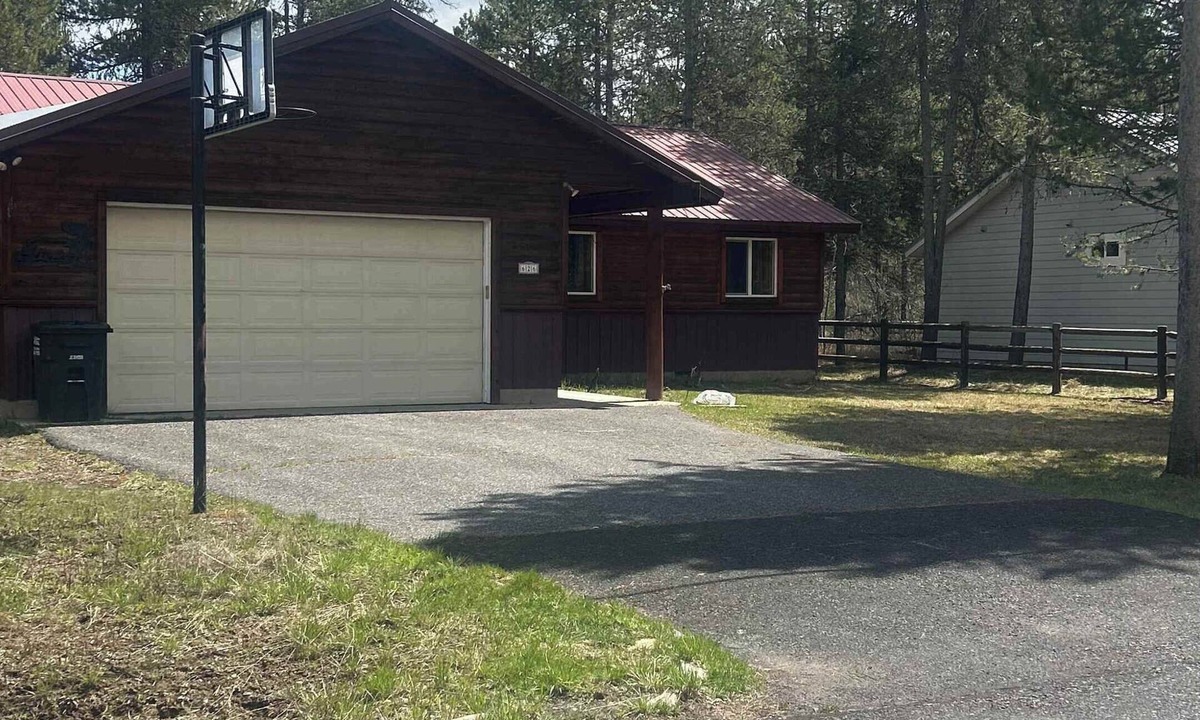 McCall House | McCall Gem, Pet Friendly, Fully Fenced, Fire Pit!